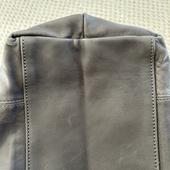 Longchamp Le Cuir Medium Leather Tote Gray - Picture 7 of 9